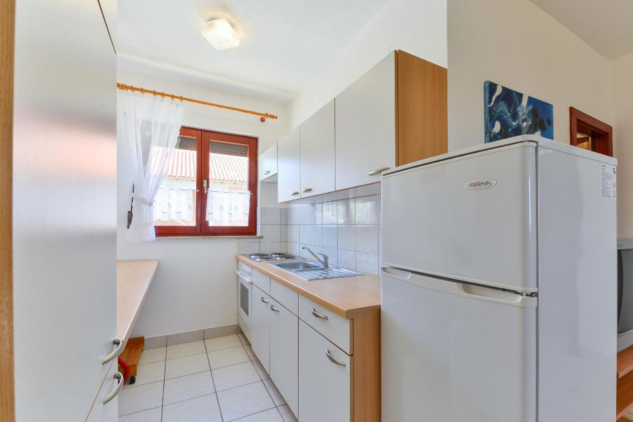 Apartments Gogoljak Vir Εξωτερικό φωτογραφία