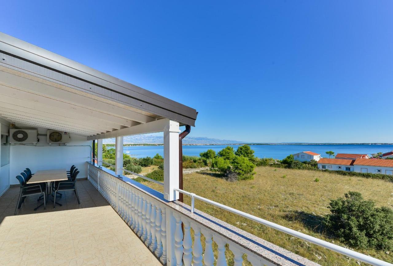 Apartments Gogoljak Vir Εξωτερικό φωτογραφία