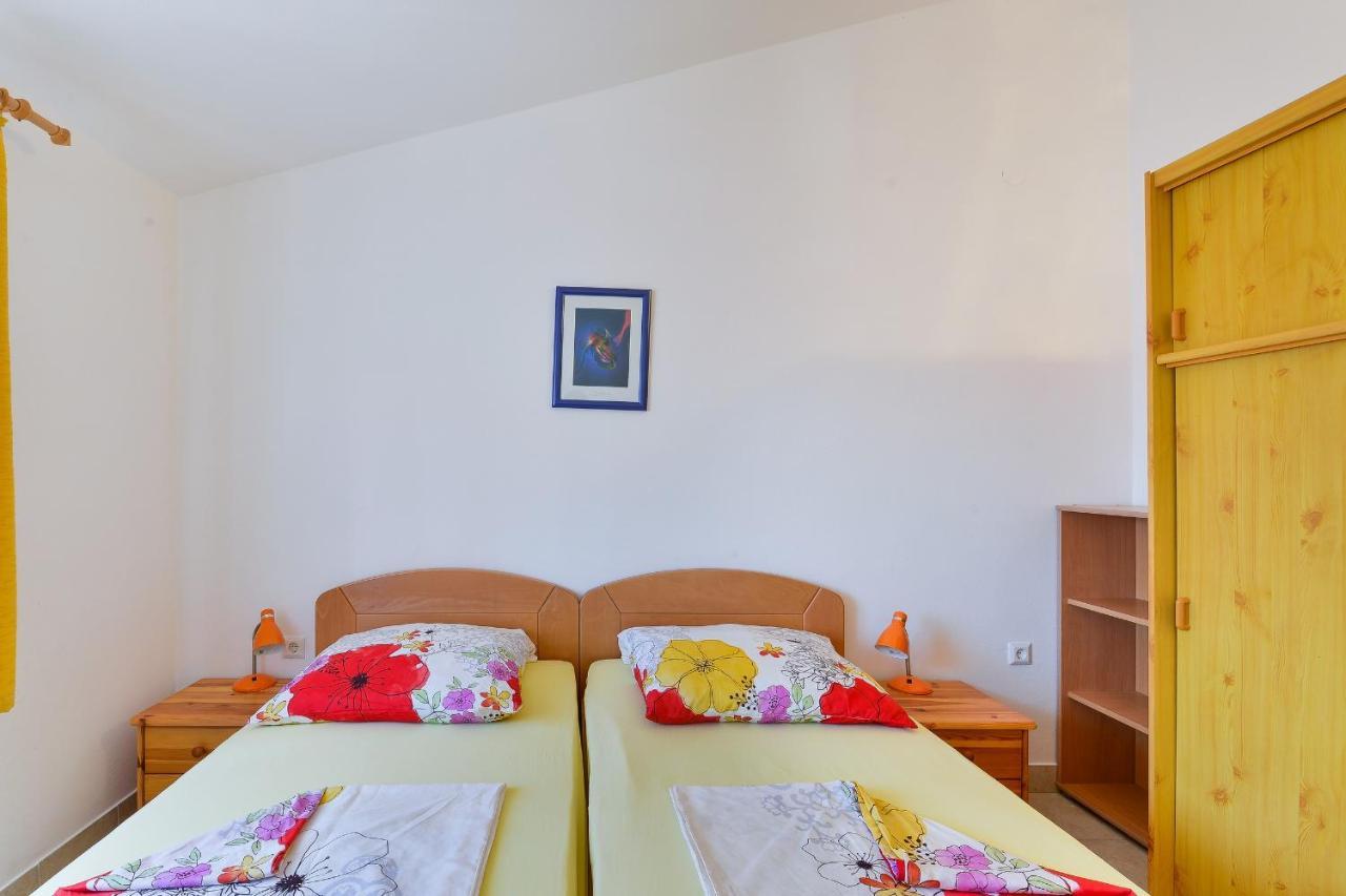 Apartments Gogoljak Vir Εξωτερικό φωτογραφία