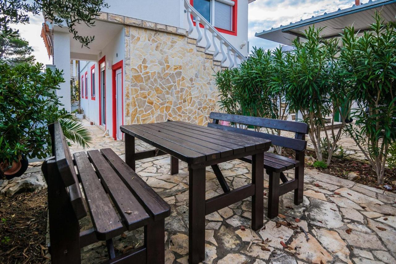 Apartments Gogoljak Vir Εξωτερικό φωτογραφία